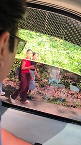 7.5M views · 243K reactions | Napasigaw talaga sila #ForeignHand #manha #help #viralreels #Amazing | ForeignHand | Facebook