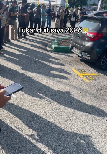 MAYBANK BBB SEK9 9am- start beratur 9.30am- dapat nombor 1pm - baru dpt duit🥹 Tahun2 lps tkr ng runner/member. Tahun ni rasa nk vibes tkr duit sndri, nohh hambek engkoo 4jam kt bank saja hari ni😫