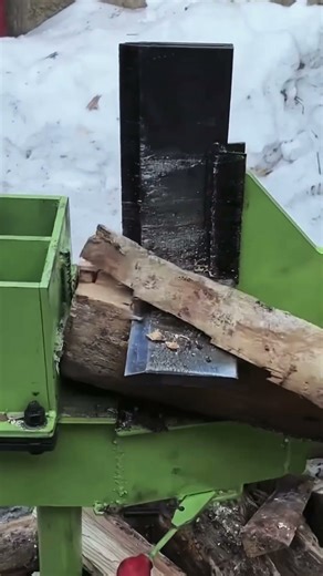 Smart Idea Easy and Precise Way to Split Wood Using Advanced Tools #shorts