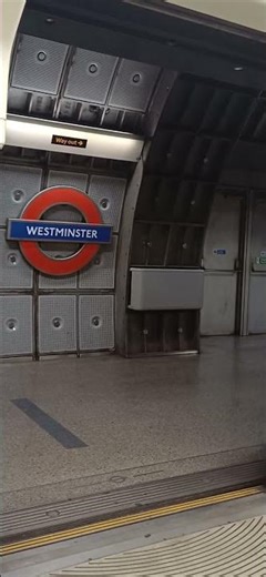 1996 stock doors closing