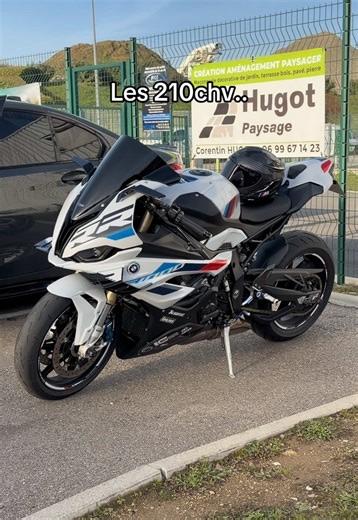 Elle a combien ta voiture toi? 😎 #s1000rr #motorbike #motorcycle #motard