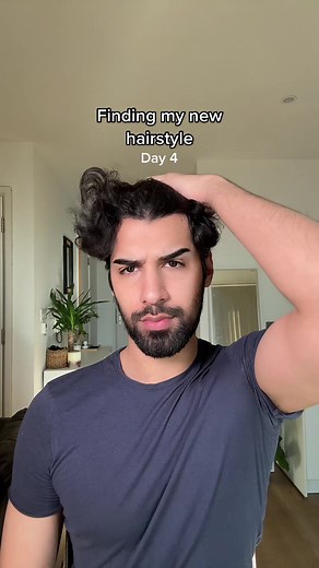 Classic Pompadour Hairstyle: Men's Wavy Haircut from the 90s