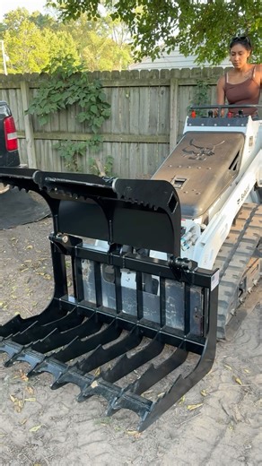 Grapple for bobcat mt100/mt85