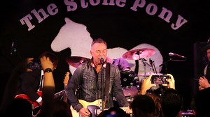 Bruce Springsteen Stuns NJ Crowd With Surprise Christmas Performance