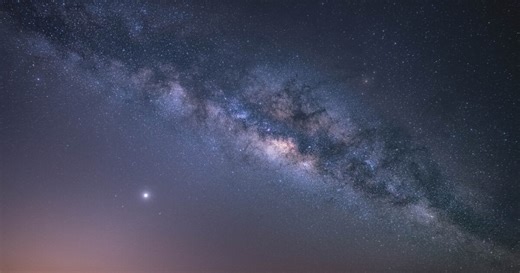 ¿Es peligroso? El objeto que viaja hacia la Vía Láctea y desconcierta a los astrónomos