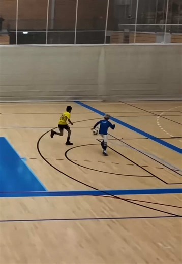 🤷🏽‍♂️⚽️😅 #nutmeg #DribblingSkills #fodbold #footballskills #U10Football