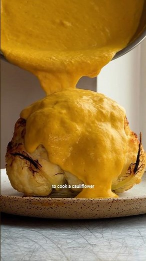 Whole Roasted Cauliflower Cheese 😋 get the recipe with a SO VEGAN subscription