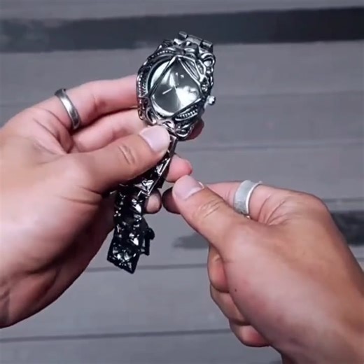 VineX Alabaster – Y2K Sculptural Quartz Watch captionless