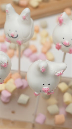 These Easter Bunny Cake Pops are festively fabulous and delightfully decadent. https://kitchendivas.com/bunny-cake-pops/ #easter #easyrecipe #cakepops #pops #dessert #bakersofinstagram #reelsfypシfb #fbreelsvideo #reelsviralfb #cooking #RecipeOfTheDay #easterbunny | Kitchen Divas | Facebook