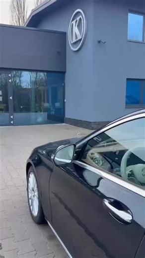 2.7K views · 59 reactions | Wer VVIP kennt, weiß: Es geht nicht um Status. Es geht um Erlebnis. Die gleiche Exklusivität, die man aus den besten VIP-Booths der Welt kennt — maßgeschneidert, diskret, kompromisslos. Willkommen in der KLASSEN-Liga. #VVIPExperience #KLASSEN #UltraLuxury #VIPCulture #NoLimits | Paul KLASSEN | Facebook