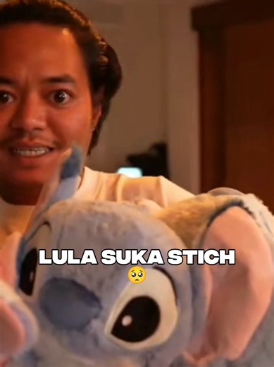 Menghias Tempat Tidur dengan Boneka Kesukaan