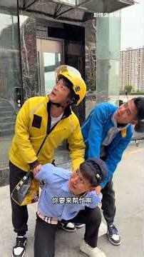 Captain Fled Amid Siege: Security Guard & Delivery Guy's Real-Life Drama