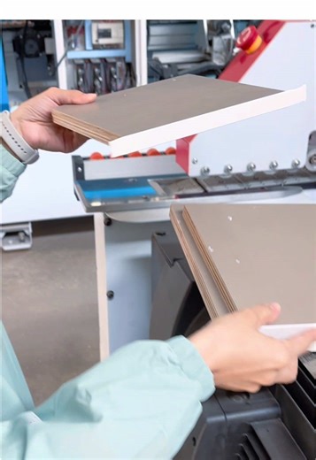 On how strong the laser adhesion is, the real glue-free line #laser #edgebanding #Edge #edgebandingmachine #woodworkingmachinery