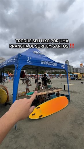 Kauan Pereira on Instagram: "TROQUE SEU MICRO LIXO POR UMA PRANCHA DE SURF EM SANTOS 🌊 O projeto @surflimpeza fica localizado próximo ao Canal 3, e a partir de 30 minutos de coleta de micro-lixos você pode pegar uma prancha e se divertir com ela (e tem que devolver, viu!?). Tudo que é coletado passa por uma triagem e separado em plástico duro, plástico mole e bituca de cigarro. Além disso, você também pode transformar tudo que você coletou em artesanato. Já marca o @ que vai com você 🔥 📍Praia