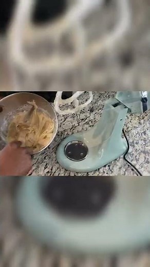 Easy Vanilla Cupcakes with Buttercream Frosting - Cooking and Eating - #Shorts