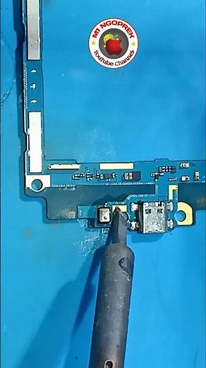 easy trick remove mic from pcb motherboard #phonerepair #servicehandphone #smartphone