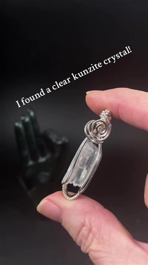 I found a handful of clear and white kunzite crystals and I couldn’t be more happy! This one has self healed terminations and I beautiful clarity at certain angles. I used sterling silver and spiral accents. I think that combination worked well for this stone. This is a strong one! 🤍🤍🤍 #kunzite #highvibration #wirewrappedcrystals #crystalhealing #wirewrapped