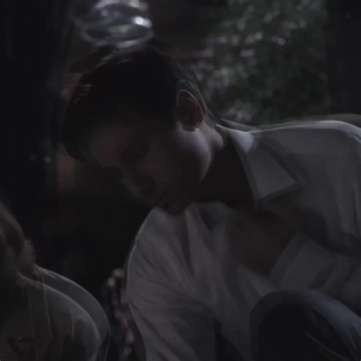 Exploring Fox Mulder: X-Files Icon