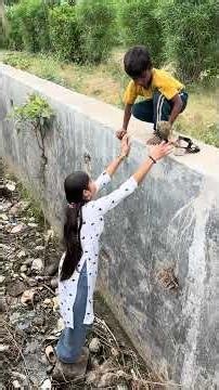 5 रुपये के वजह से बच्चा नाले मैं कूद गया