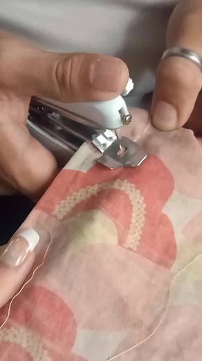 Mini sewing machine 🪡🧵 #sewingmachine #minisewingmachine #easytouse #fyp #fypシ #tiktokphilippines #tiktoktrend