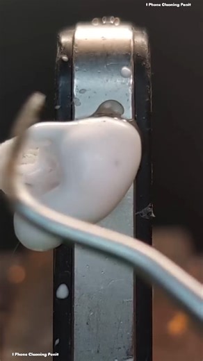 I Phone Cleaning Ponit on Instagram: "Cleaning iPhone Aux Port with hot Glue String🫤 _asmr _satisfying _cleaning"