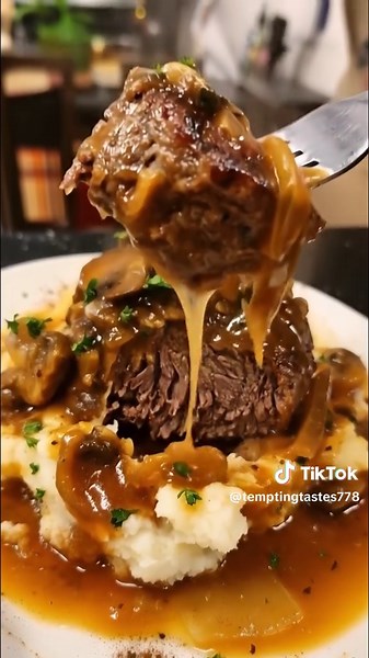 Meatballs with Mushroom Gravy & Mashed Potatoes Recipe
