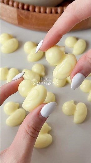 Mini duck soap making 🐥🫧💛 #soapmaking #soapcutting #soapasmr #asmr #eastergiftideas