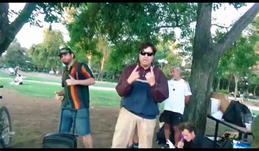 rapero patriota de Chile Victor López muestra un video clip con un mensaje Patriota respecto al movimiento antivacunas de Chile