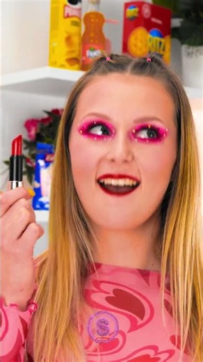 مستعدين؟ 😡💄حيلة أحمر شفاه مجنونة وقابلة للأكل مع Lol!Pop #shorts