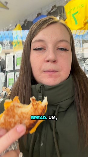 120K views · 2.9K reactions | The lightbulb moment when I found something I can taste ❤️ still seems like gravy/beefy flavoured things are my only taste buds so far but it’s a massive win over nothing at all  #mouthcancer #tonguecancer #taste #cancer #radiotherapy | The Land of Holly | Facebook