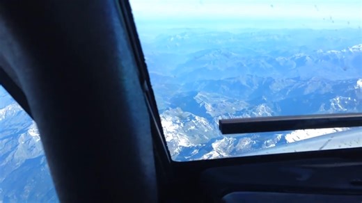 What pilots have to do after an engine fails at cruising altitude