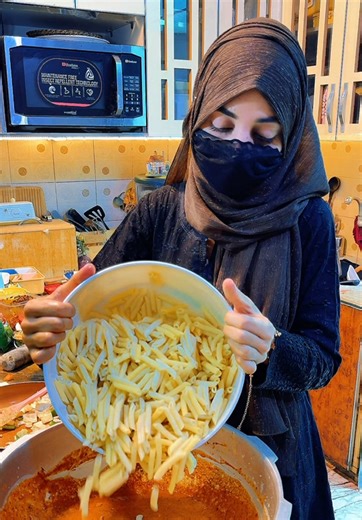 کڑاہی میں ریسٹورنٹ اسٹائل کریمی چکن پاستا