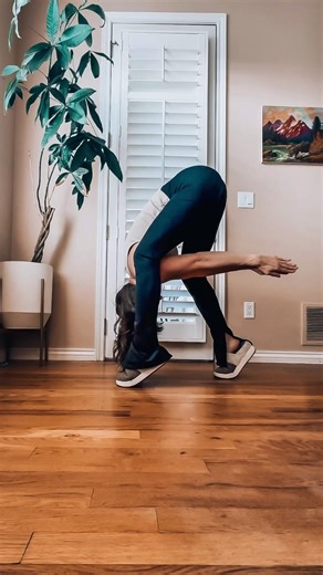 fun inverted balance to try 🧸☕️ #yogapractice