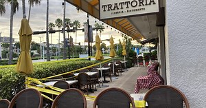 "UNSAFE TO OCCUPY": Naples 5th Ave restaurant closed because of partial building collapse