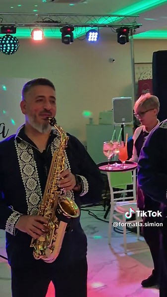 Lume astăzi sunt mireasa: Petrecere de nuntă!