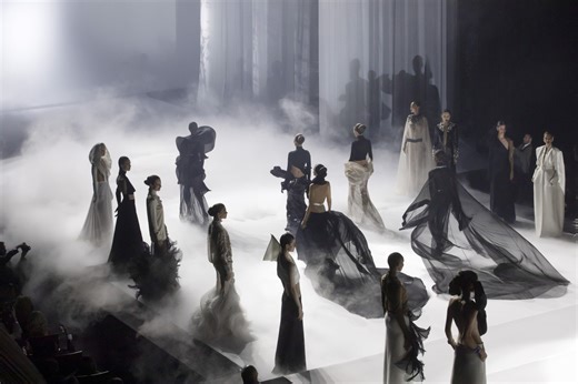 Paris Fashion Week : Découvrez le défilé Haute Couture Printemps-Été 2026 de Stéphane Rolland