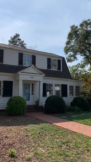 ⭐️ Perfectly restored Dutch Colonial 🏡 What’s your favorite part of this home?? 👇🏻 #candycrush10 #kitchendesign #realestate #hometour #northcarolina