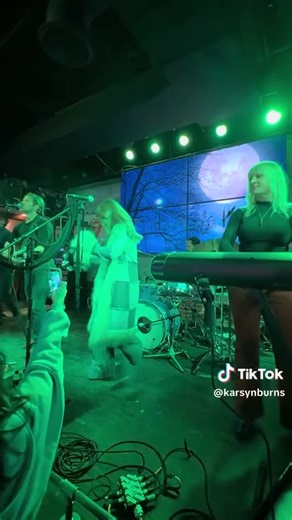 Second Hand News on Instagram: "Fun memories from Jamos! ❤️ See you on NYE @theacorntheater 🎆 #secondhandnews #fleetwoodmac #stevienicks #livemusic #lindseybuckingham"