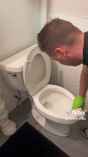 Quick bathroom clean up. (Products used - @Sprayway Glass cleaner / DIY MIX 1 cup vinegar, 1 cup water, teaspoon of Dawn dish soap / @Scrub Daddy Scour Daddy / Tooth brush / Razor blade scraper with plastic blade / microfiber towels) #cleanup #cleaningmotivation #cleanwithme #cleantok #cleanthatup #satisfying