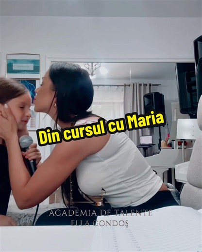 Procesul de lucru este, de multe ori, partea cea mai implinitoare a acestui drum. Acolo se construiesc increderea, tehnica si expresivitatea, pas cu pas. Alaturi de talentata Bita Manole Maria, exploram universul piesei „Cerul e al meu”, lucrand cu atentie la frazare, intonatie si glisandouri, acele detalii care transforma simpla interpretare in emotie autentica. Fiecare nota asezata la locul ei inseamna un pas mai aproape de artistul care prinde contur. 🤍 👉🏻📞 0751.733.553 Contacteaza-ne tel