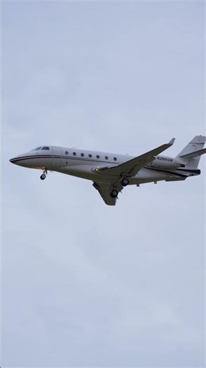 Gulfstream 200 Landing | Plane Spotting at Centennial Airport 12 19