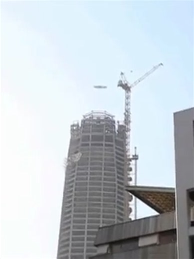 Recordemos: En marzo de 2011 un estudiante filmó la construcción del Costanera Center y captó un Ovni sin percatarse hasta semanas después, el registro ha sido analizado y no está intervenido.