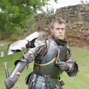 Brave knights are coming to historic places near you! 📢 See lances shatter and feel the thunder of hooves as reputations are won and lost at our Legendary Jousts this summer ☀️⚔️🛡️ Discover events near you ➡️ https://eht.social/EH-Summer-2022 | English Heritage