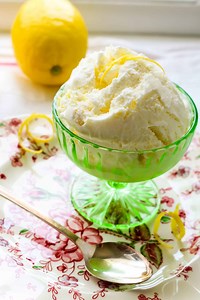 Easy Homemade Lemon Ice Cream.mp4