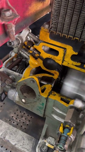 A novice mechanic practices manually starting a small diesel engine. #MechanicPreparation #Beginn...