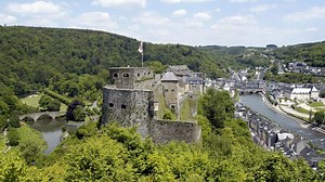 Une forteresse imprenable où plane encore l'ombre du chevalier Godefroid de Bouillon - RTBF Actus