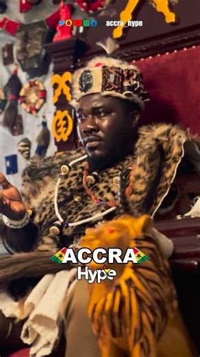 Ghanaian boxing sensation Jacob Dickson seeks blessings from Nii Martey Dzata Obrempong 1, ahead of his fight in Europe. #trending #accrahype #boxing🥊 #jacobdickson | Accra Hype