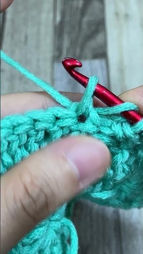 AT FIRST THIS SQUARE FEELS EASY — THEN IT GETS INTERESTING #short #grannysquare