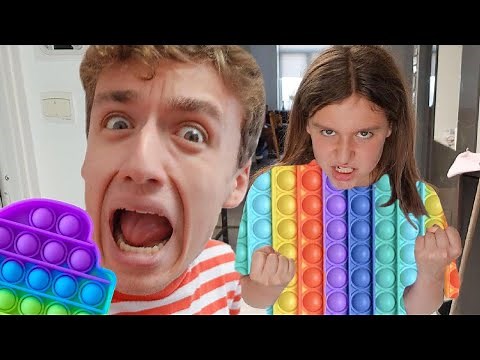 LILY S'ENFUIE POUR ACHETER DES FIDGETS TOYS ! POP IT