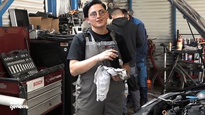 146K views · 2K reactions | 24 vjeçarja mekanike që po sfidon burrat me profesionin e saj | Insajderi.TV | Facebook